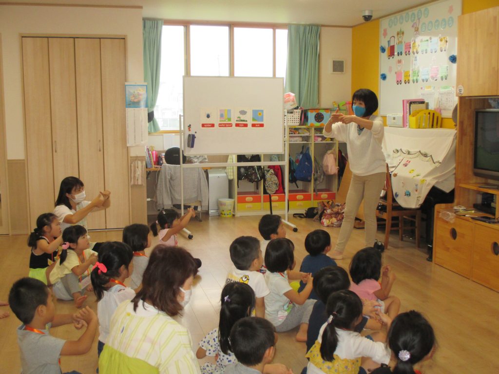 7月より英語教室 コスモ体育教室が再開しました 中新田幼稚園 なかよしこども園